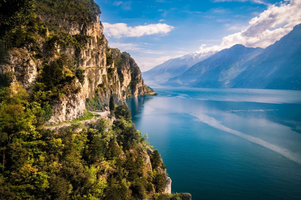 Sky&Pool Dom Apartment Riva del Garda Ngoại thất bức ảnh